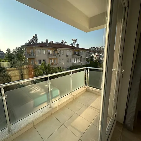 Two Bedroom In Close To Centre *