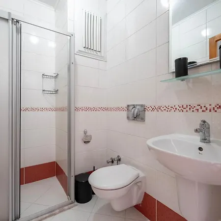 Two Bedroom In Close To Centre * フェティエ