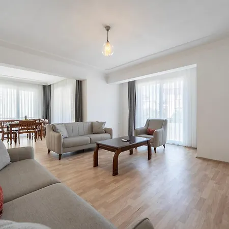 Apartment Two Bedroom In Close To Centre
