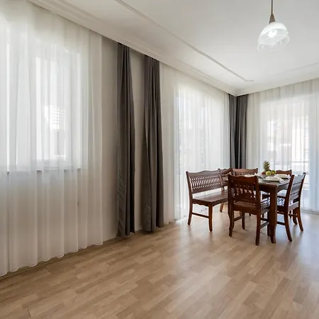 Two Bedroom In Close To Centre *