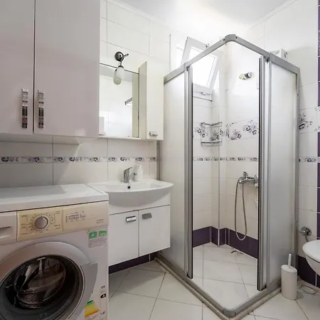 Two Bedroom In Close To Centre フェティエ