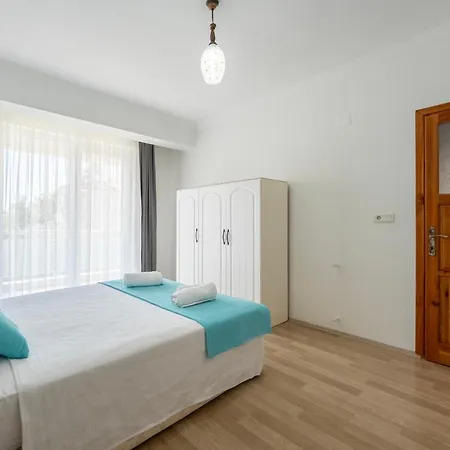 Two Bedroom In Close To Centre