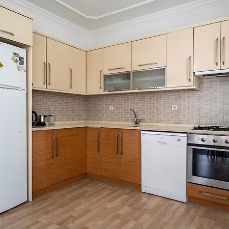 Two Bedroom In Close To Centre フェティエ