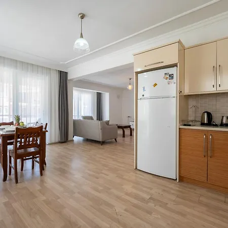アパート Two Bedroom In Close To Centre フェティエ
